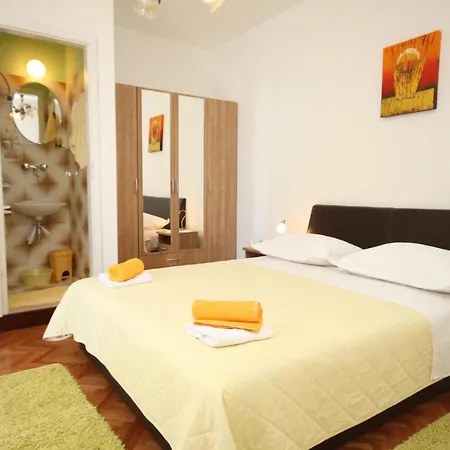 Apartment Apartments By The Sea Podgora, Makarska - 6780